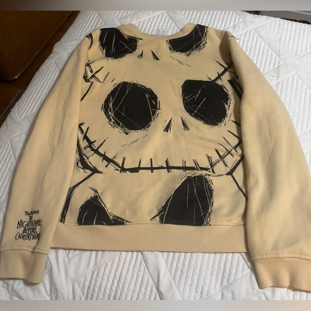 Disney Tim Burton’s Night Before Christmas sweat shirt size Large. EUC.